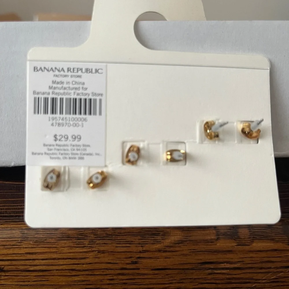 Banana Republic Gold and Pearl Stud Earrings